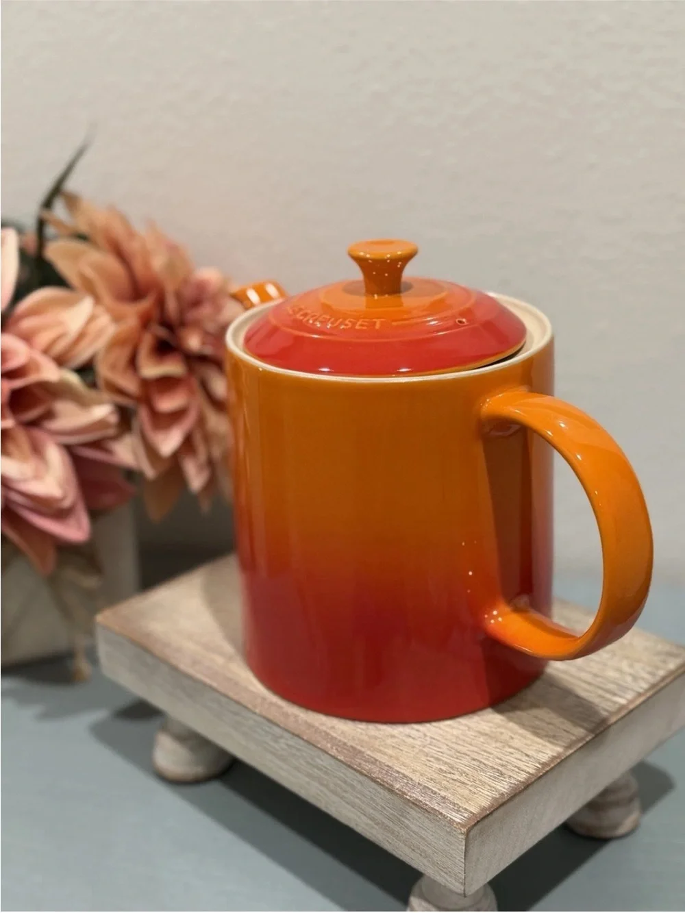 Le Creuset Stoneware Grand Teapot Flame 1.3L & 2 400ML Vancouver Coffee Mugs